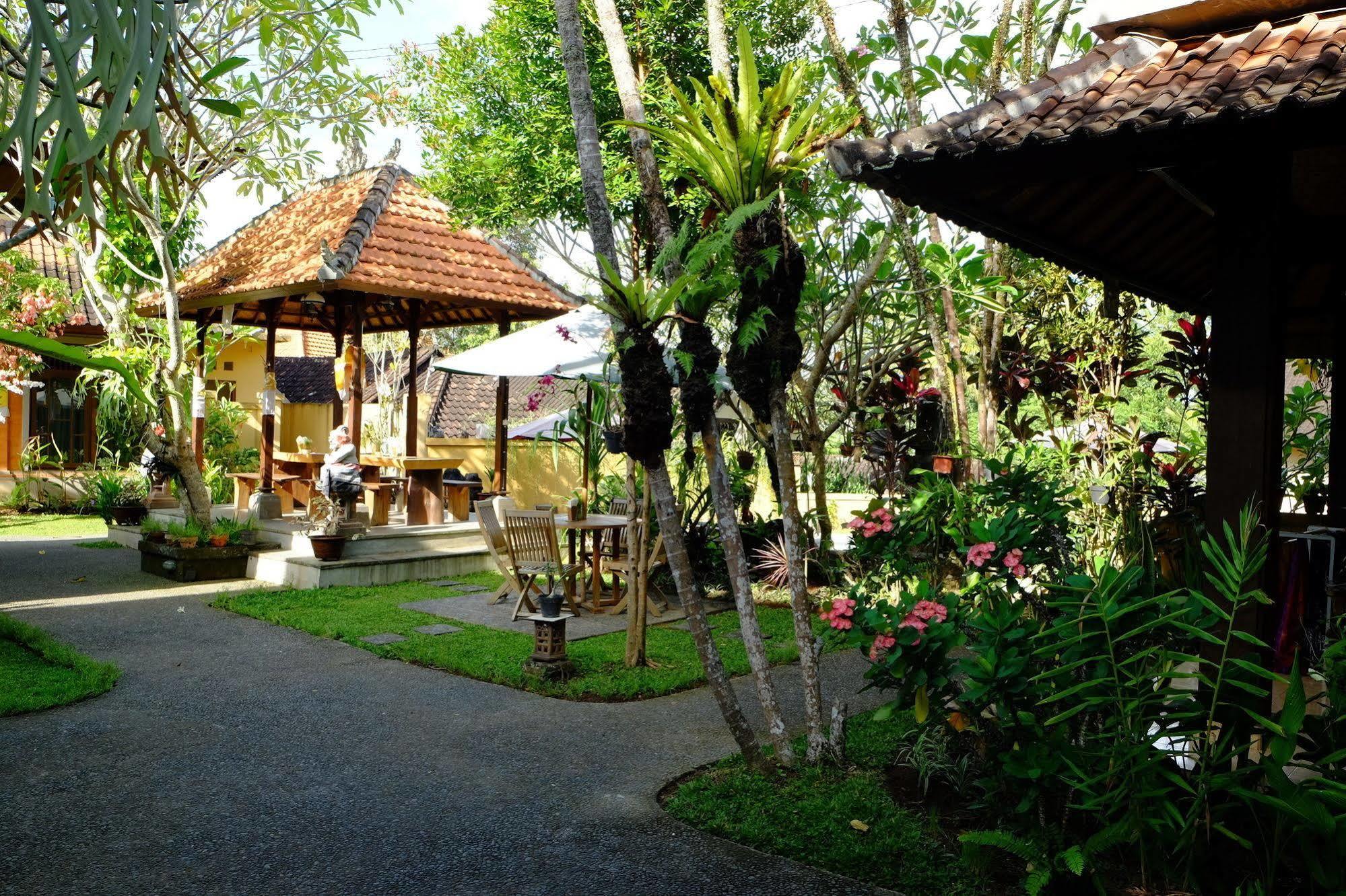 Jati 3 Bungalows And Spa Ubud Buitenkant foto